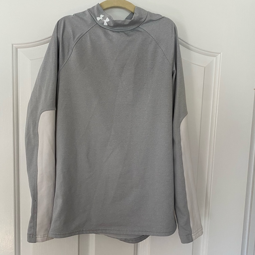 Under Armour Boys (Med) cold gear shirt